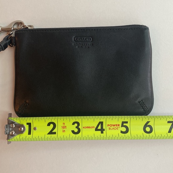 Coach smooth leather wristlet wallet credit card case black silver excellent - Picture 10 of 11